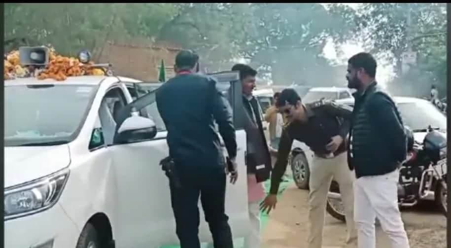 चरण वंदना – शिवराज के मंत्री के चरणों में खाकी, वीडियो वायरल