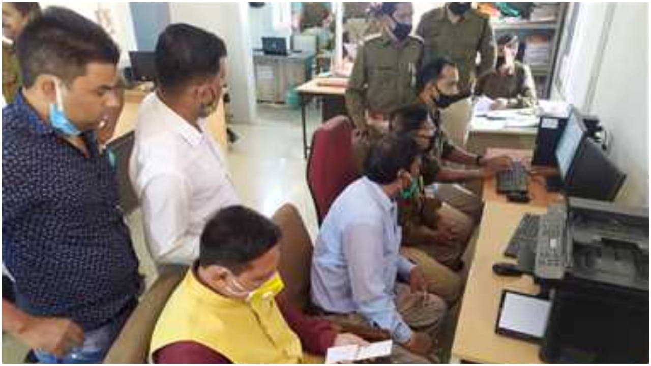 Harda News -नपा अध्यक्ष सुरेन्द्र जैन पर हमले की कोशिश, कर्मचारियों ने पीटा, वीडियो वायरल