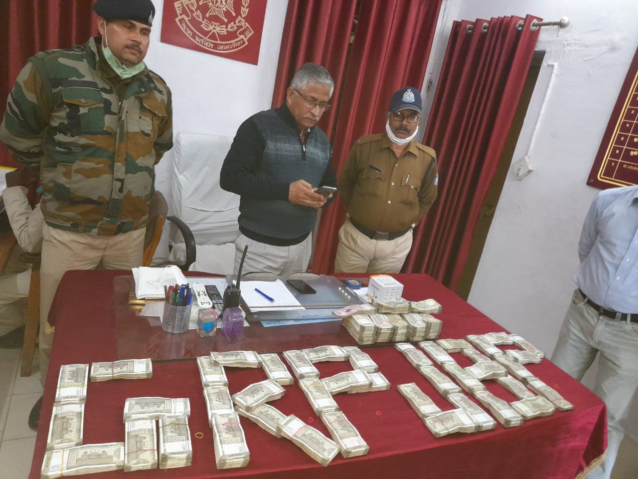 हवाला का गढ़ बना जबलपुर, जीआरपी ने रेलवे स्टेशन पर पकड़े 35 लाख कैश, हावड़ा जाने की फिराक में था युवक