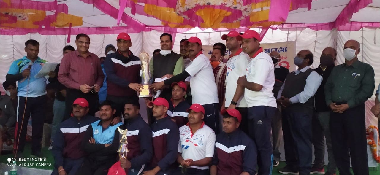 कलेक्ट्रेट स्पोर्ट्स झाबुआ के तत्वाधान में आयोजित 6 दिवसीय क्रिकेट टूर्नामेंट का समापन