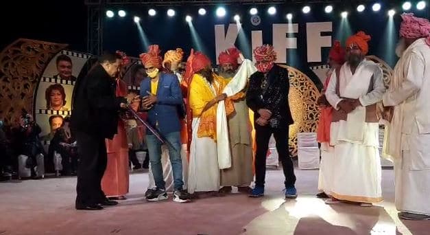 खजुराहो अंतरराष्ट्रीय फिल्म महोत्सव का रंगारंग शुभारंभ, शक्ति कपूर ने जमकर गुदगुदाया