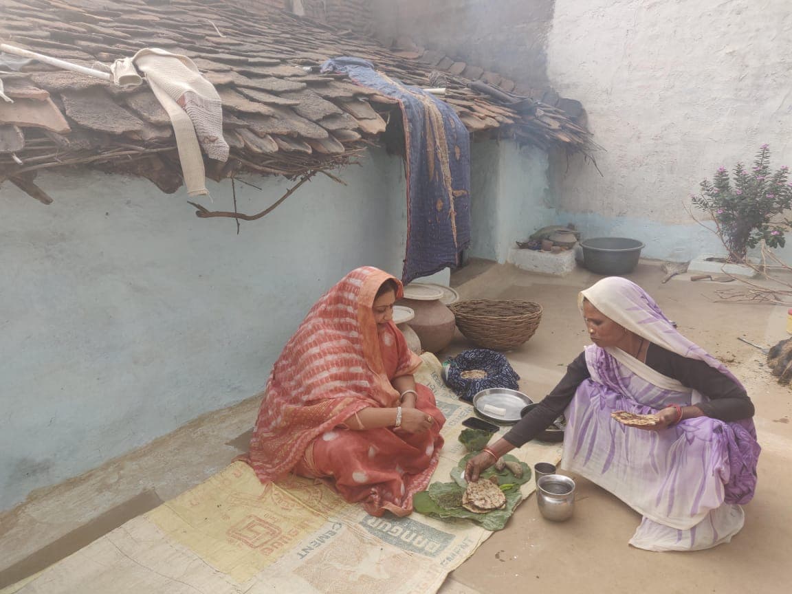 कांग्रेस प्रदेश सचिव ने किया ग्रामीण क्षेत्रों का भ्रमण, आदिवासियों के बीच जाकर सुनी समस्याएं
