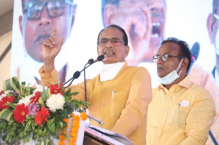 सीएम शिवराज ने MP को दी 800 करोड़ की सौगात, बनेगी नई सड़कें, छात्रों को भी मिलेगा लाभ