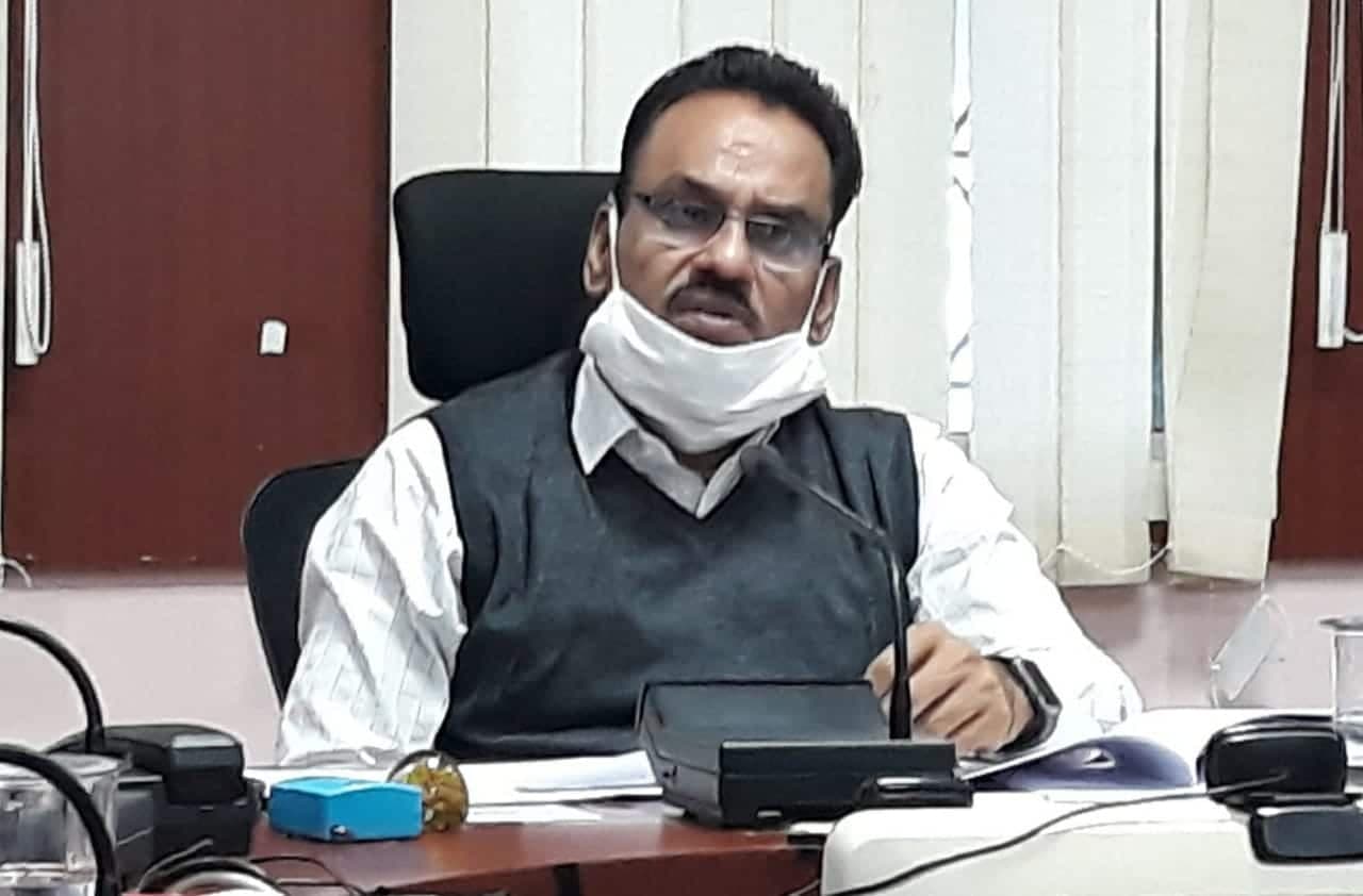 सीएम हेल्पलाइन के प्रकरणों में लापरवाही करने वाले विभागों तथा अधिकारियों को शोकाज नोटिस