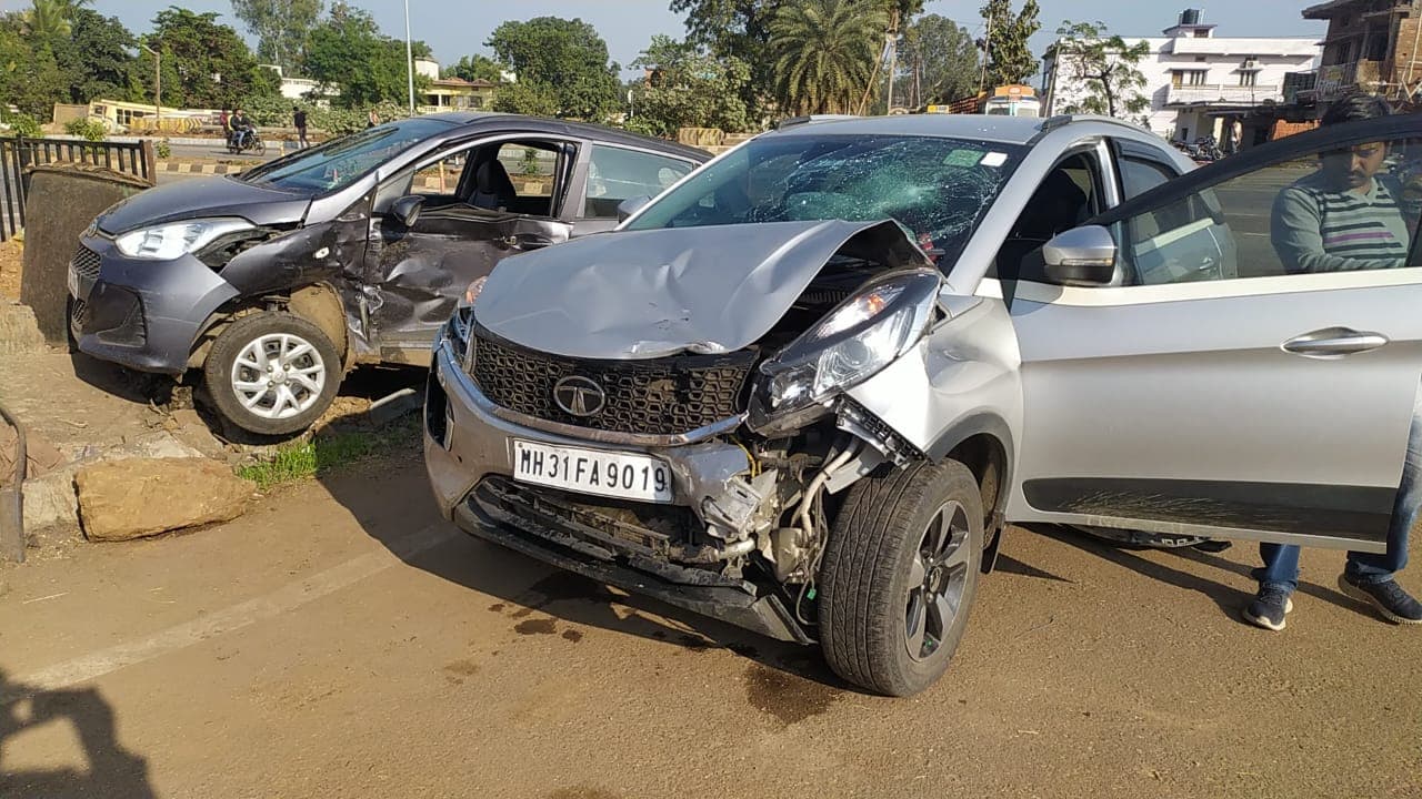 NH-30 का एक्सीडेंटल पॉइंट बना पहरेवा, फिर दो कारों में हुई भिड़ंत, 6 लोग घायल