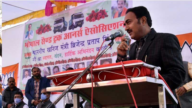 भोपाल सैण्ड ट्रक आनर्स एशोसिएशन की हड़ताल समाप्त, मंत्री बोले- अब सिर्फ चेकपोस्ट पर ही चेक होंगी गाड़ियां