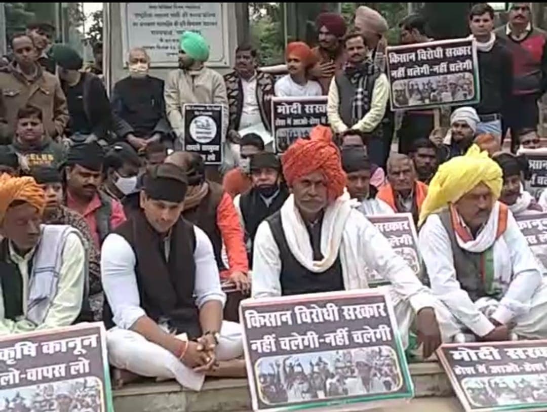 युवक कांग्रेस ने गाया “…सबको सन्मति दे भगवान”,कहा केंद्र सरकार अब रीड़ को तोड़ना चाहती है