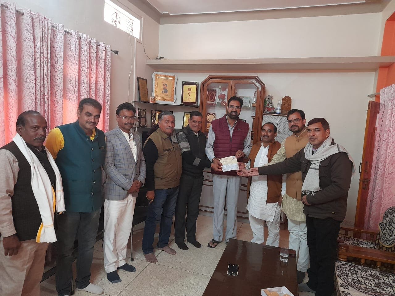 विधायक ने श्रीराम मंदिर निर्माण के लिये भेंट किये 5 लाख रुपये