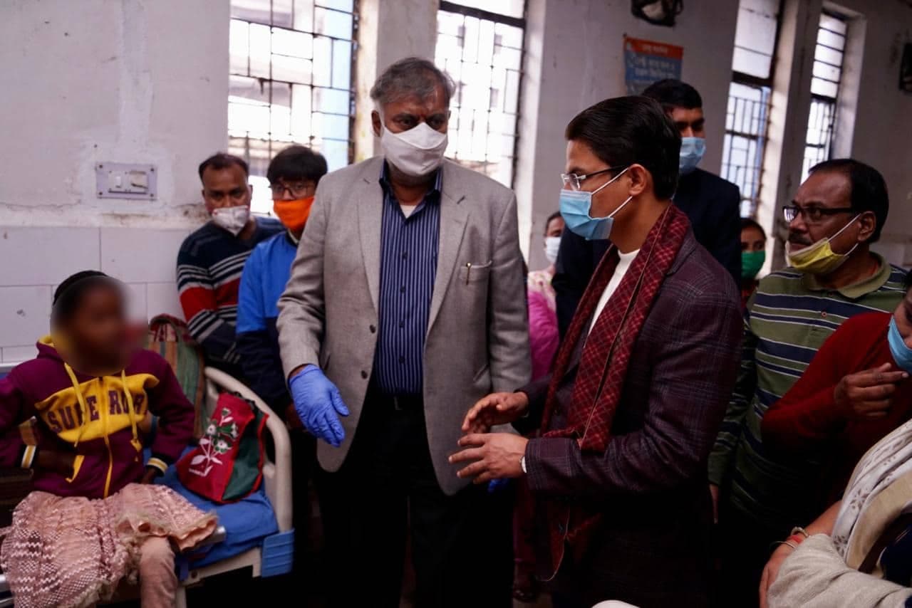 बंगाल में दुष्कर्म पीड़िता से मिलने पहुंचे प्रहलाद सिंह पटेल, ममता सरकार को घेरा