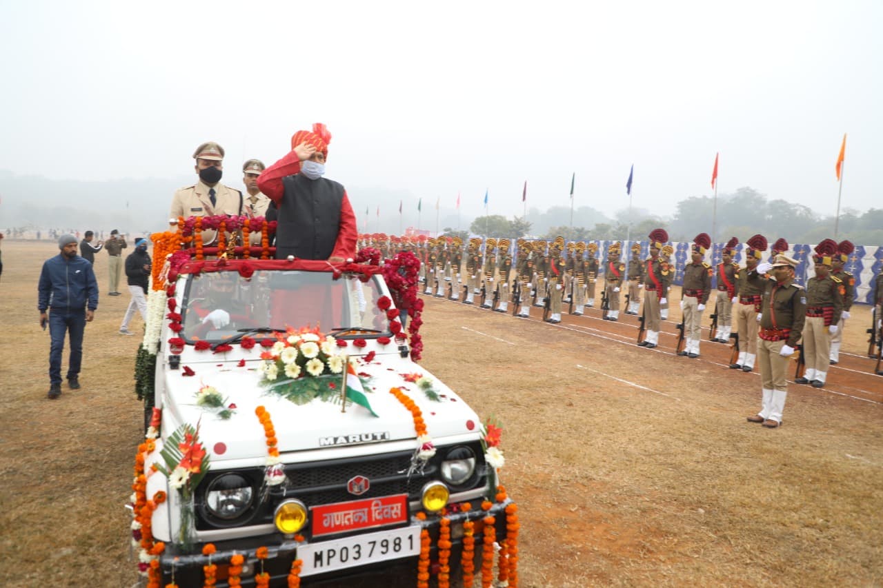 Gwalior- ऊर्जा मंत्री ने फहराया राष्ट्रध्वज, परेड की सलामी ली, पदयात्रा का एलान  