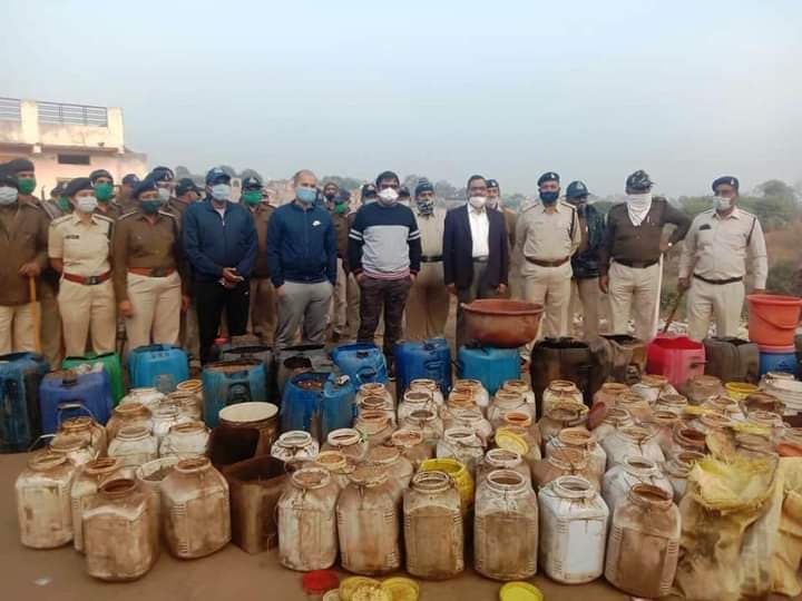 अवैध शराब पर एक्शन में आबकारी विभाग, 2500 किलो महुआ लहान जब्त