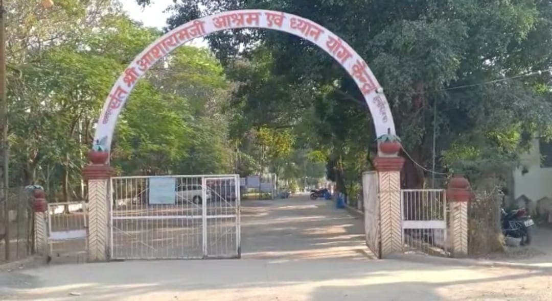 आसाराम आश्रम से चांदी की चरण पादुका चोरी, घटना सीसीटीवी में कैद