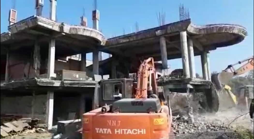 माफिया का दो मंजिल मकान ध्वस्त, 1750  वर्गफीट जमीन कब्जे से मुक्त 