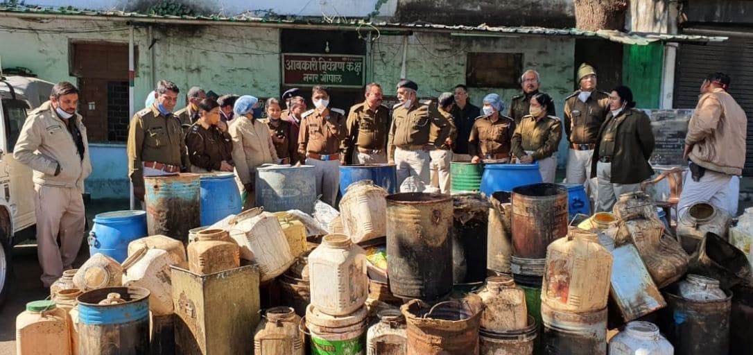 मुरैना की घटना के बाद भोपाल में पुलिस और आबकारी विभाग का बड़ा एक्शन