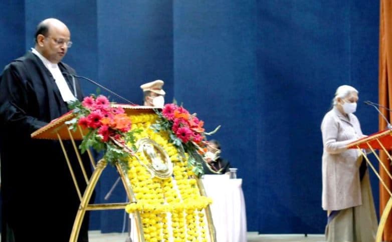 जस्टिस मोहम्मद रफीक बने मप्र के 29वें मुख्य न्यायाधीश, राज्यपाल आनंदी बेन पटेल ने दिलाई शपथ