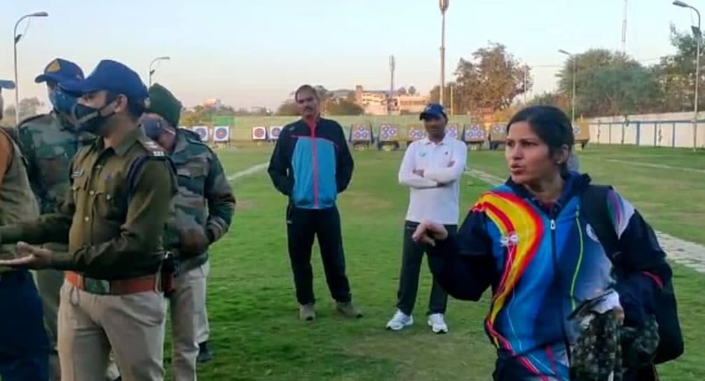 स्पोर्ट्स क्लब में हाई प्रोफाइल हंगामा : आर्चरी कोच ने की पत्नी से मारपीट, छात्रा से अवैध संबंध का लगाया आरोप