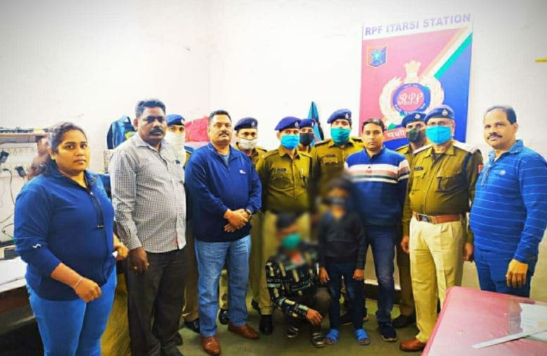 मुंबई क्राइम ब्रांच की सूचना पर बच्चे को अपहरण कर ले जा रहे आरोपी को आरपीएफ ने ट्रेन से पकड़ा