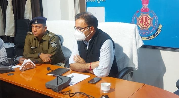 नकली घी बनाने वाली फैक्ट्री पर छापा, हाट बाजारों में बेचती थी महिलाएं, चार गिरफ्तार