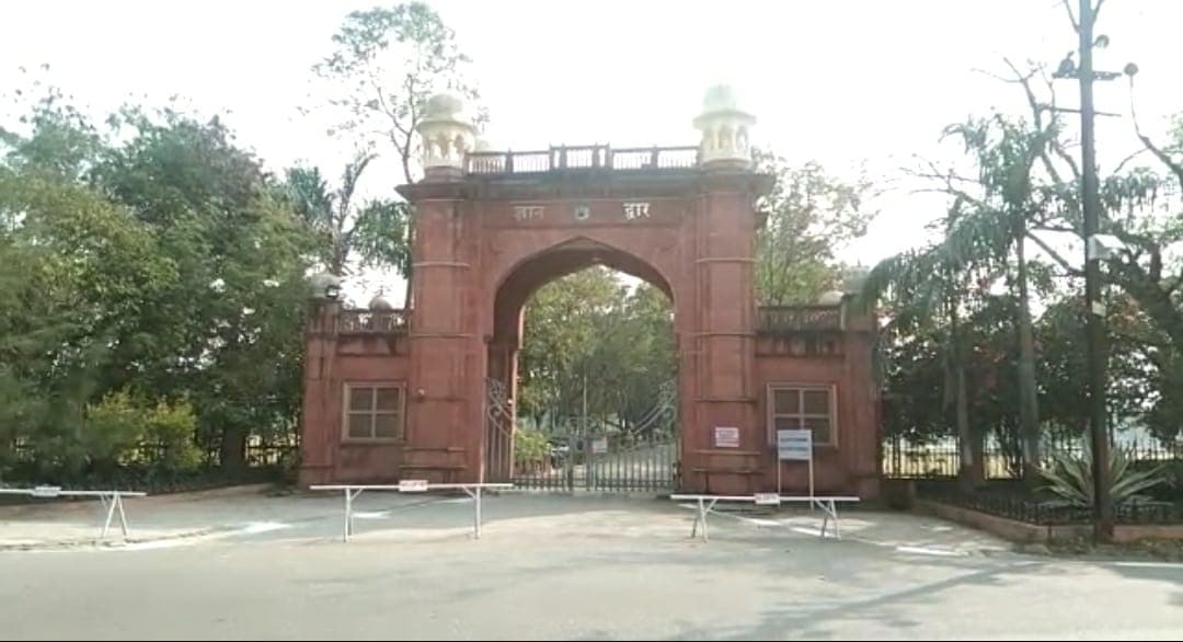 4 दिन 63 कौओं की मौत, चिड़ियाघर प्रबंधन अलर्ट, केमिकल का छिड़काव शुरू
