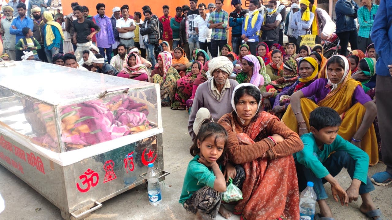 Betul Suicide : पुलिस की प्रताड़ना से तंग आकर आदिवासी युवक ने लगाया मौत को गले, परिजनों ने किया प्रदर्शन