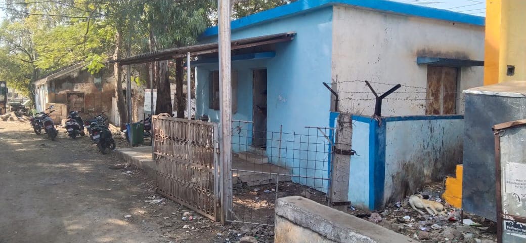 बकाया बिल को लेकर विद्युत विभाग और नगर परिषद आमने-सामने, एक ने काटी बिजली तो दूसरे ने नल कनेक्शन