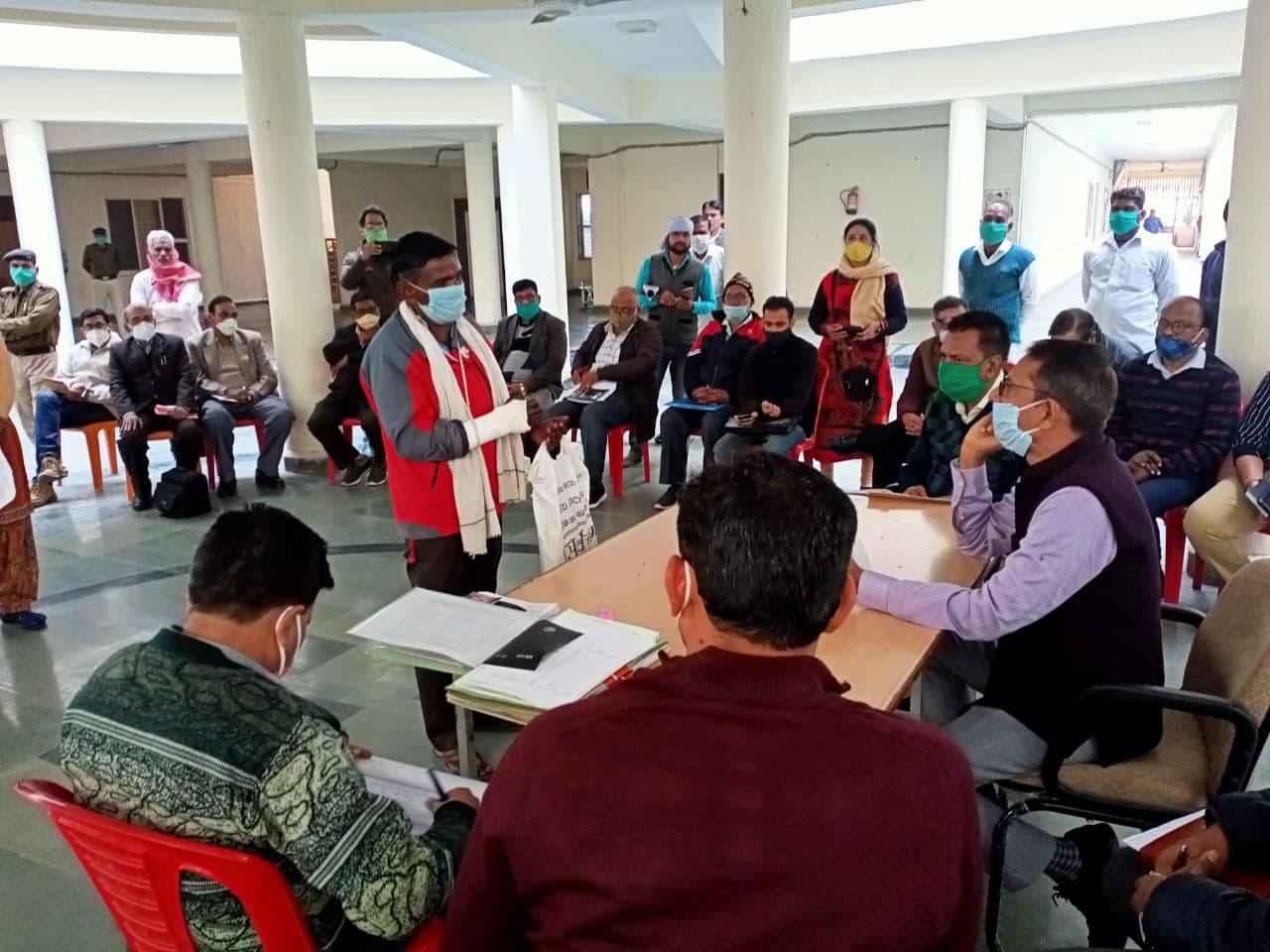समस्याओं के निराकरण हेतु जन सुनवाई, कलेक्टर ने अधिकारियों को दिए निर्देश