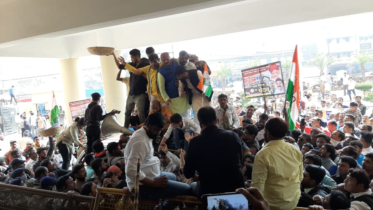 पूर्व मंत्री का बीजेपी पर कड़ा वार, कहा- पहले लड़े थे गोरों से, अब लड़ेंगे चोरों से