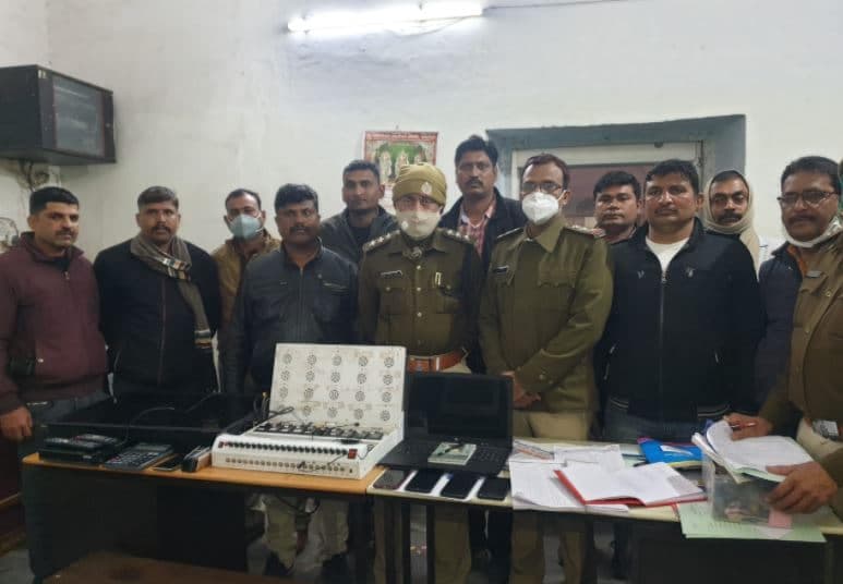 आस्ट्रेलियन क्रिकेट लीग ‘बिग बैश’ में सट्टा लगाते 5 सटोरिये गिरफ्तार, करोड़ों का हिसाब मोबाइल-एलईडी जब्त