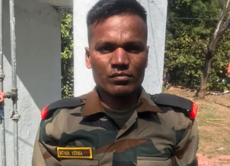 गणतंत्र दिवस पर सेना की वर्दी पहनकर घूम रहा था नकली फौजी, ऐसे पकड़ा गया