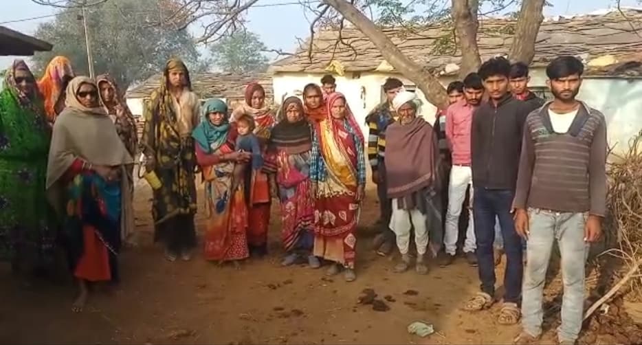 अवैध शराब पकड़ने गई पुलिस टीम और बंजारा समुदाय के बीच झड़प, दोनों पक्ष के लोग घायल