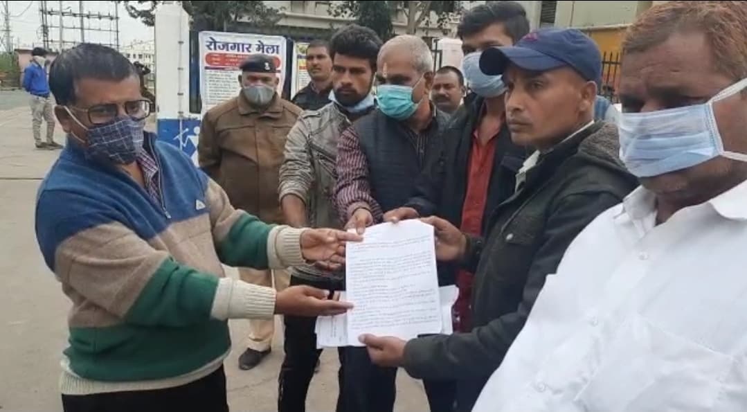 नगर परिषद अधिकारियों पर भ्रष्टाचार का आरोप, जांच की मांग को लेकर ज्ञापन सौंपा