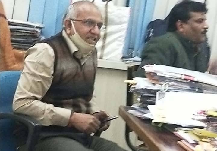 भोपाल में सहायक संचालक 25 हजार की रिश्वत लेते ट्रैप, लोकायुक्त ने सरकारी गाड़ी से उतारकर पकड़ा