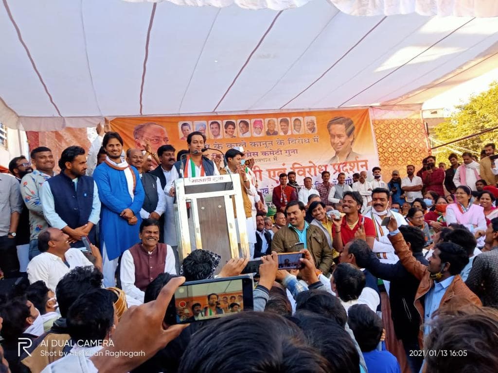 जयवर्धन सिंह के नेतृत्व में कांग्रेस का किसान संगठनों के साथ प्रदर्शन