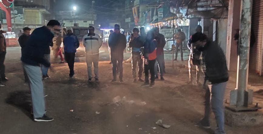 विधायक ने उठाई झाड़ू, सफाईकर्मियों के साथ की सफाई, कचरा गाड़ी लेकर उठाया कचरा