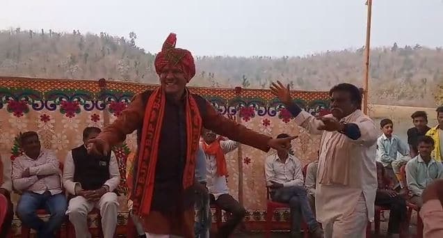 अपने जन्मदिन पर जमकर थिरके बागली विधायक, वीडियो वायरल