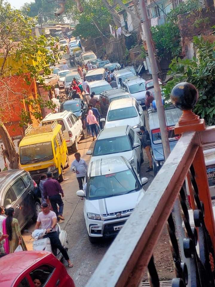 अवैध पार्किंग के आगे ट्रैफिक विभाग और निगम की व्यवस्था फेल, रोज हो रहे विवाद