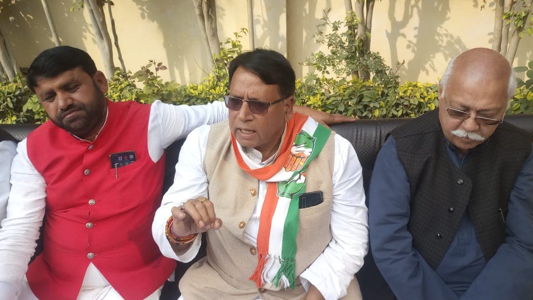 कांग्रेस का आरोप- बीजेपी के संरक्षण में चल रहा अवैध शराब का कारोबार