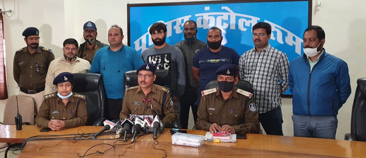 नकली पुलिस बन किया युवक का अपहरण, चार आरोपी गिरफ्तार