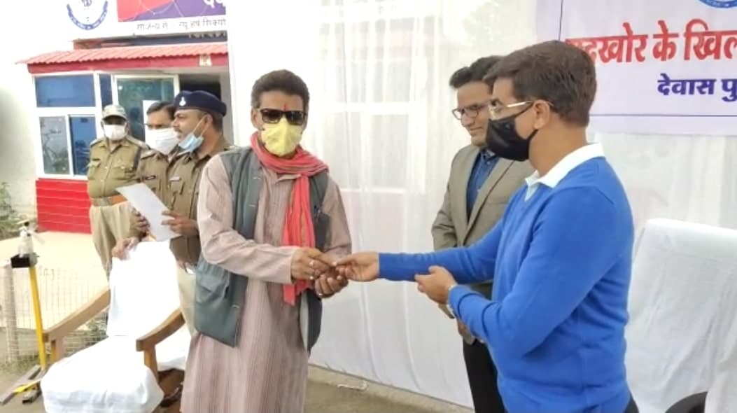 पुलिस-प्रशासन की सूदखोरों के खिलाफ बड़ी कार्रवाई, कब्जे से छुड़ाई गाड़ियां