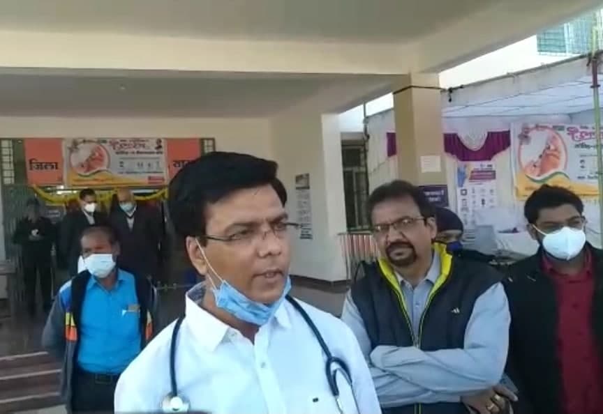 मध्यप्रदेश चिकित्सा अधिकारी संघ के प्रदेशाध्यक्ष ने लगवाया टीका, कही ये बात