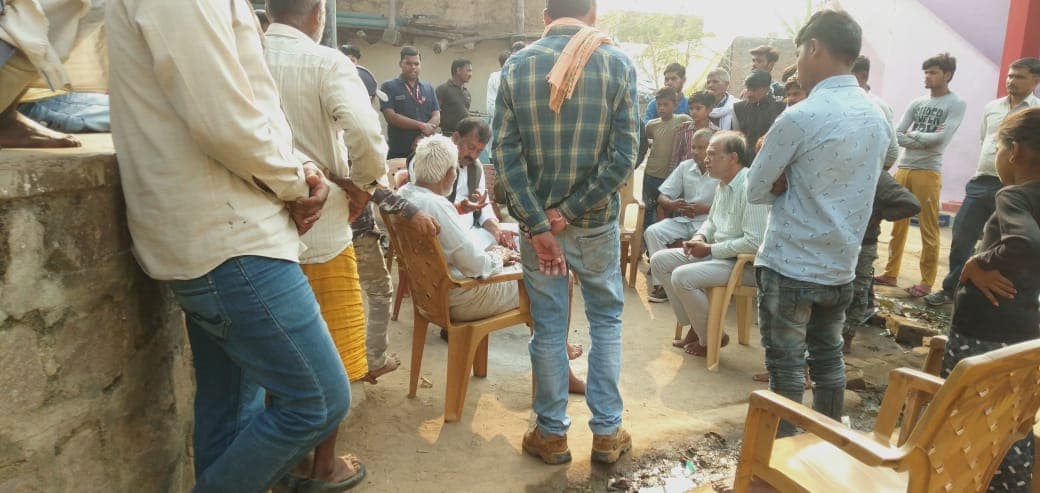 बिजावर विधायक ने मृतक के परिवार को दी 25 हजार की सहायता राशि, बेटियों को शिक्षित करने का संकल्प