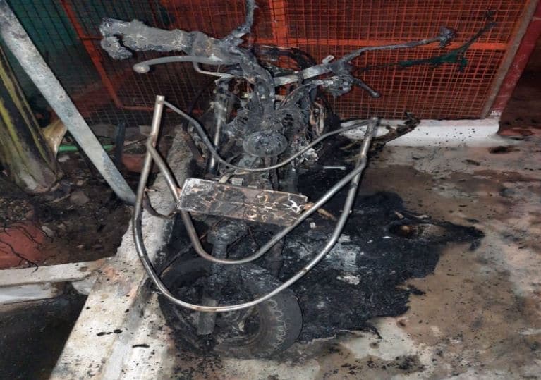 नगर निगम के AE ने बदमाशों को सुपारी देकर लगवाई थी मीडियाकर्मी की कार, बाइक और एक्टिवा में आग, तीन गिरफ्तार