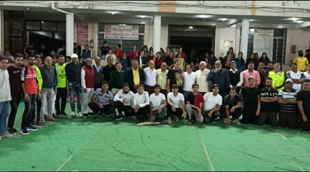 Ratlam News – झूलेलाल प्रीमियम लीग का रंगारंग आगाज, दूधिया रोशनी में हुए मैच 
