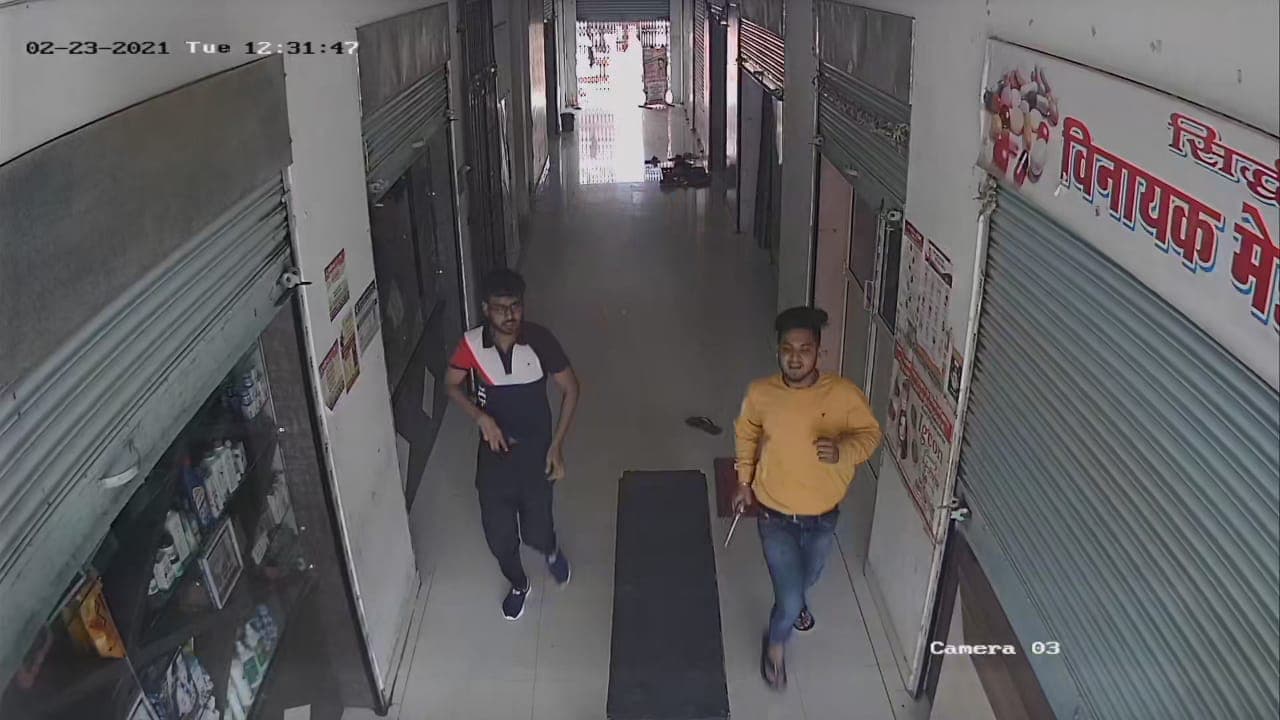 Gwalior News : हत्या के इरादे से आये बदमाशों ने कट्टे से की फायरिंग, वीडियो वायरल  