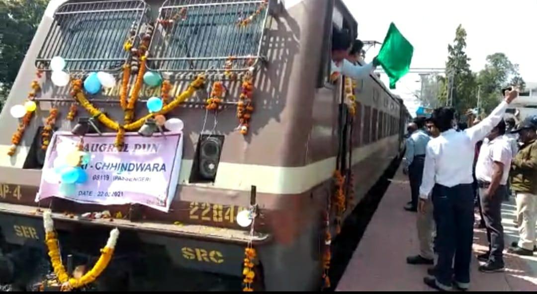 इतवारी से छिंदवाड़ा तक दौड़ी ट्रेन, भाजपा – कांग्रेस में मची श्रेय लेने की होड़