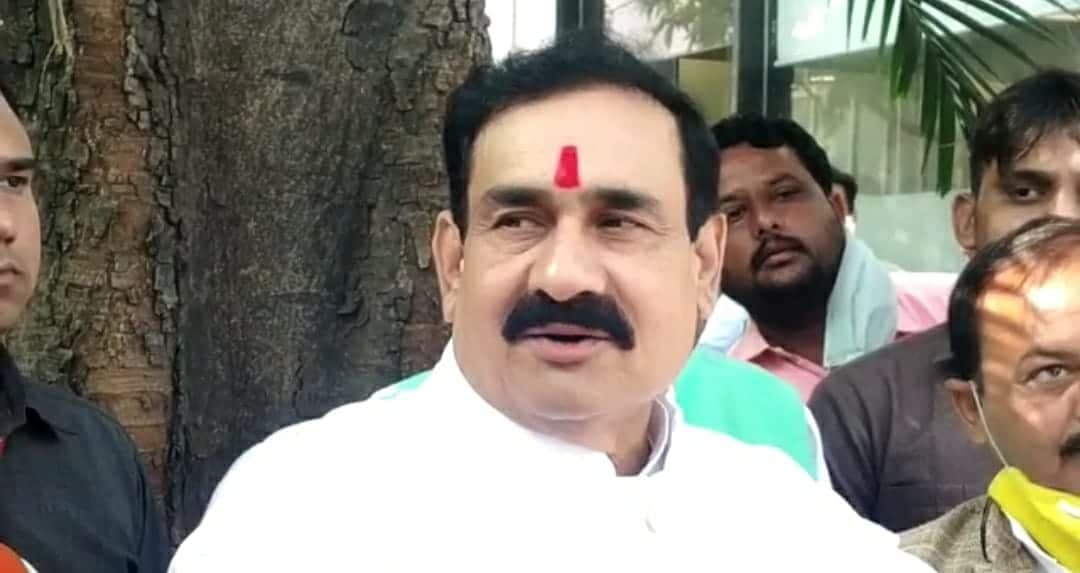 नरोत्तम का ममता पर हमला- हवाई चप्पल, सादा साड़ी पहनकर चल रहा ढोंग हुआ बेनकाब  