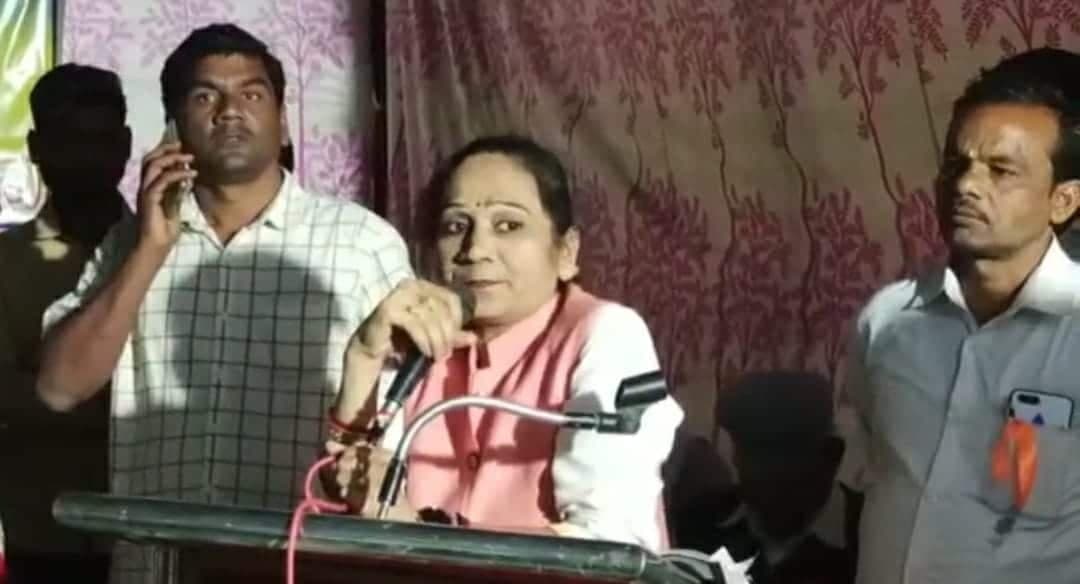 नेताओं का दलित के घर खाना खाने पर रामबाई का तंज, आखिर ये दिखावा किसलिए?