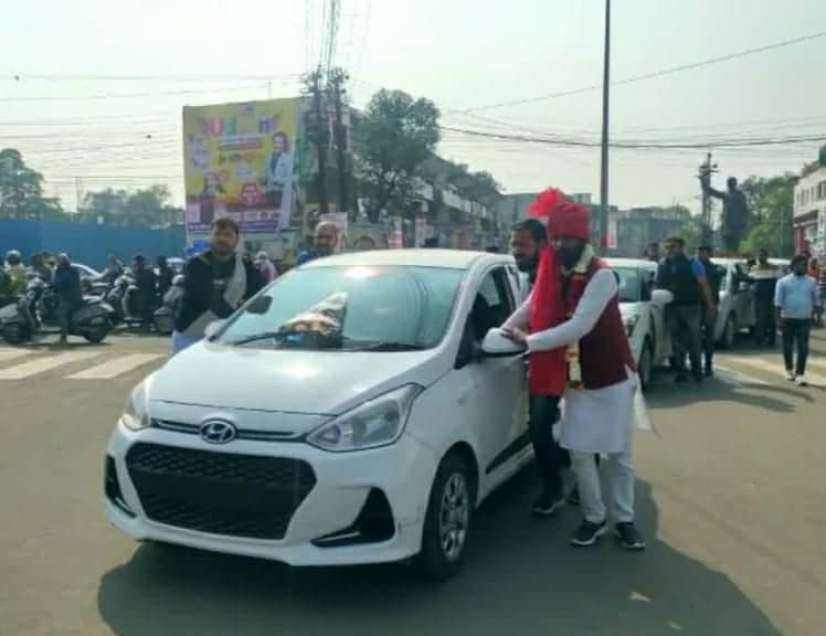 Jabalpur News: जब बारात लेकर जा रहे दूल्हे ने बारातियों संग कार में लगाया धक्का