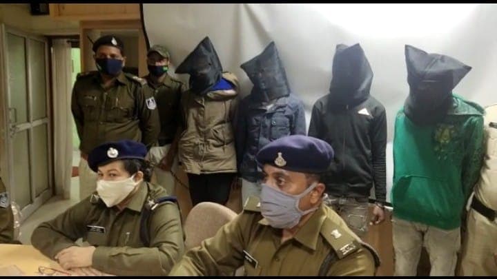 पड़ोस के युवक ने रची चोरी की साजिश, खेत में छिपाकर रखे थे जेवरात