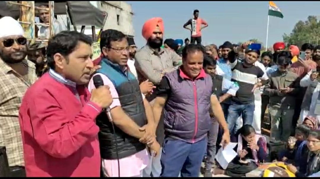 सांसद के छोटे भाई ने भाजपा नेताओं को कहा किसान विरोधी, दी नसीहत, देखें वीडियो 